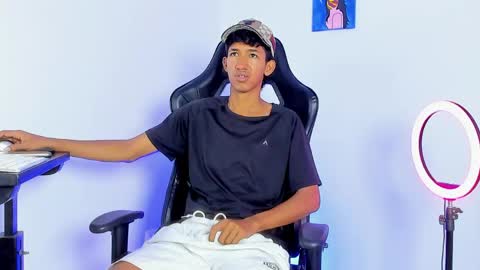 Snapshot of neitan_miller chatting on June 4, 1:39 pm neitan online show from June 4, 1:39 pm
