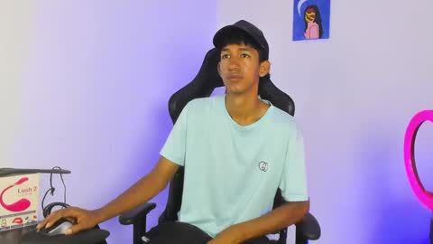 Snapshot of neitan_miller chatting on June 6, 4:33 pm neitan online show from June 6, 4:33 pm