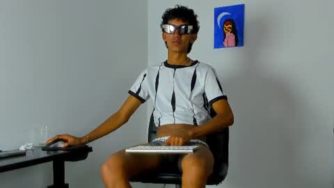 Snapshot of neitan_miller chatting on June 29, 10:15 am neitan online show from June 29, 10:15 am