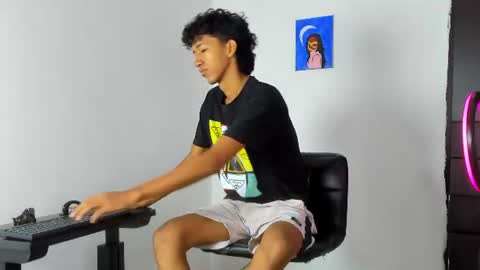 Snapshot of neitan_miller chatting on July 1, 12:29 pm neitan online show from July 1, 12:29 pm