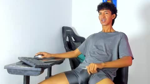 Snapshot of neitan_miller chatting on July 10, 1:36 pm neitan online show from July 10, 1:36 pm