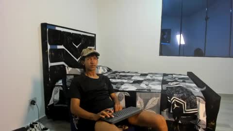 Snapshot of neitan_miller chatting on July 24, 7:17 am neitan online show from July 24, 7:17 am