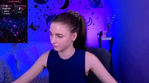 Snapshot of nekky_mouse chatting on May 29, 9:18 am Meow online show from May 29, 9:18 am