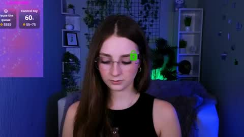 Snapshot of nekky_mouse chatting on June 15, 9:22 am Meow online show from June 15, 9:22 am