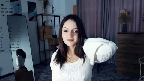 Vicky and Beatrice online show from October 22, 8:14 am