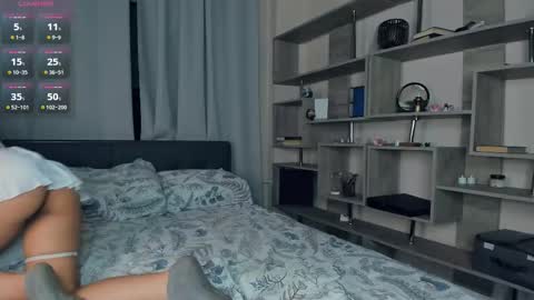 Vicky and Beatrice online show from November 17, 7:08 pm