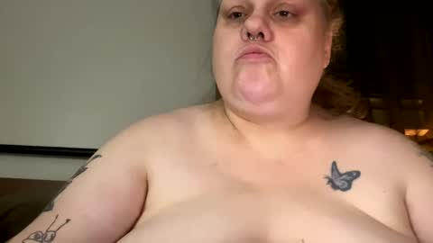 Snapshot of nellatlas chatting on November 22, 3:38 am Nellie Atlas online show from November 22, 3:38 am