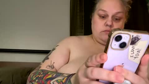 Snapshot of nellatlas chatting on November 24, 12:43 am Nellie Atlas online show from November 24, 12:43 am