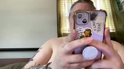 Snapshot of nellatlas chatting on December 4, 4:38 pm Nellie Atlas online show from December 4, 4:38 pm