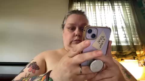 Snapshot of nellatlas chatting on May 20, 3:51 pm Nellie Atlas online show from May 20, 3:51 pm