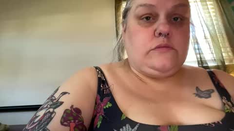 Snapshot of nellatlas chatting on May 27, 3:20 pm Nellie Atlas online show from May 27, 3:20 pm