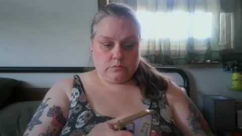 Snapshot of nellatlas chatting on July 5, 8:27 pm Nellie Atlas online show from July 5, 8:27 pm