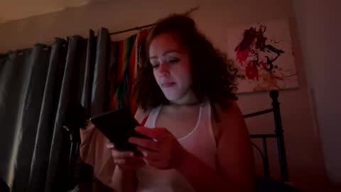 Snapshot of nellbee chatting on November 17, 4:07 am Nell xo online show from November 17, 4:07 am