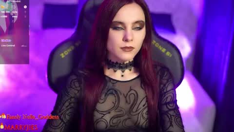 Snapshot of nelle_ chatting on October 9, 5:33 pm online show from October 9, 5:33 pm