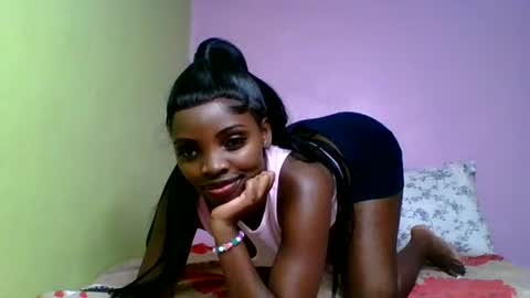 Snapshot of nelly_ebony5 chatting on June 12, 12:59 pm nelly_ebony5 online show from June 12, 12:59 pm