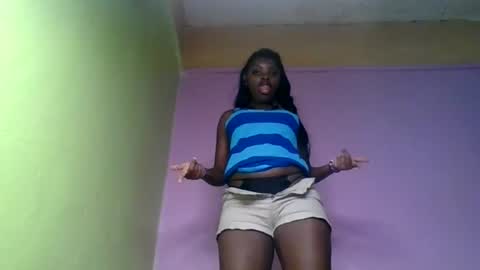 Snapshot of nelly_ebony5 chatting on June 25, 2:00 am nelly_ebony5 online show from June 25, 2:00 am