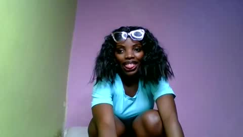 Snapshot of nelly_ebony5 chatting on June 27, 9:20 pm nelly_ebony5 online show from June 27, 9:20 pm