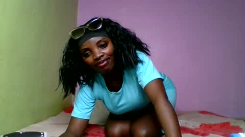 Snapshot of nelly_ebony5 chatting on June 28, 9:48 am nelly_ebony5 online show from June 28, 9:48 am