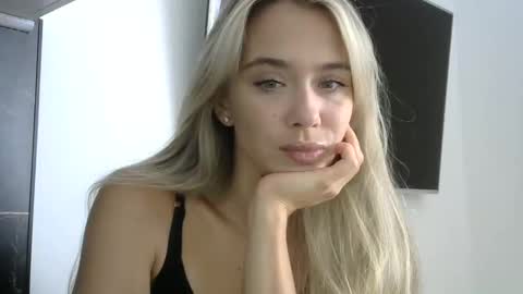 Snapshot of nelly_fortu chatting on May 7, 11:15 am nelly_fortu online show from May 7, 11:15 am