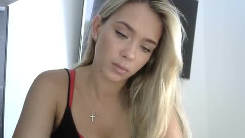 Snapshot of nelly_fortu chatting on May 22, 11:05 am nelly_fortu online show from May 22, 11:05 am