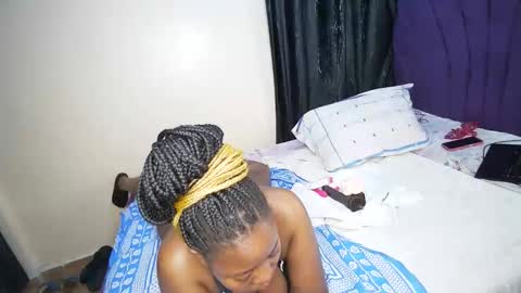 nellyeluxe online show from December 16, 5:45 am