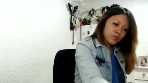 Snapshot of nena_lov chatting on November 24, 5:34 pm Star online show from November 24, 5:34 pm