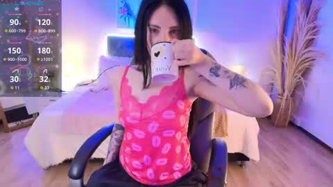 Sarah  online show from June 12, 3:27 am