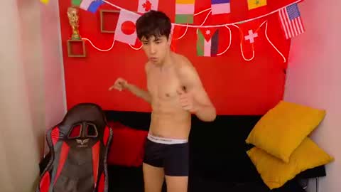 Snapshot of neo_twink chatting on July 11, 9:27 pm just Daniel online show from July 11, 9:27 pm