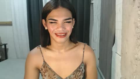 Snapshot of neomi_hardcock chatting on October 15, 7:19 am neomi online show from October 15, 7:19 am