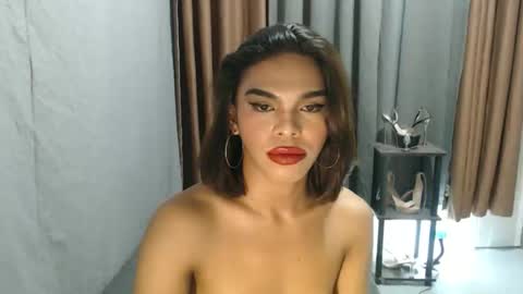 neomi online show from April 26, 7:22 pm