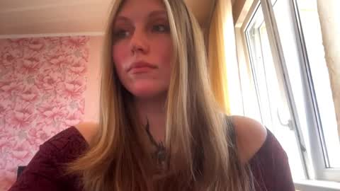 Snapshot of neomimaddern chatting on April 6, 8:59 am neomimaddern online show from April 6, 8:59 am