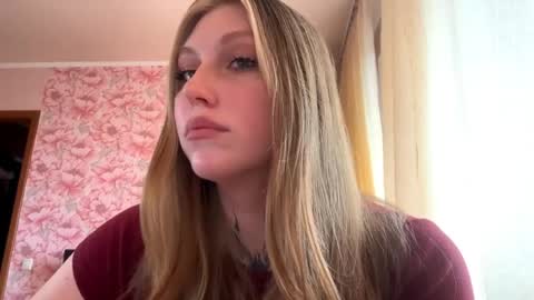 Snapshot of neomimaddern chatting on April 8, 6:35 am neomimaddern online show from April 8, 6:35 am