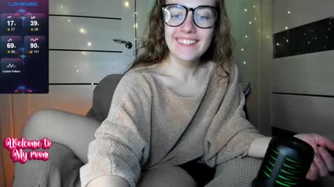 Snapshot of nerdy_goddess chatting on December 13, 10:02 pm Aida online show from December 13, 10:02 pm