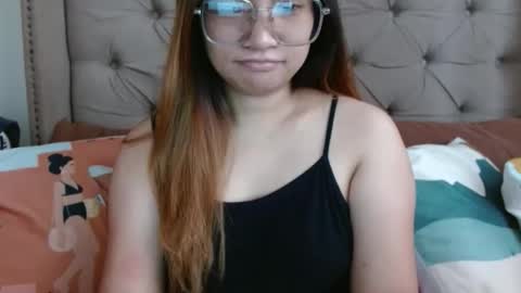 Snapshot of nerdysweetpinay chatting on October 4, 1:25 am nerdysweetpinay online show from October 4, 1:25 am