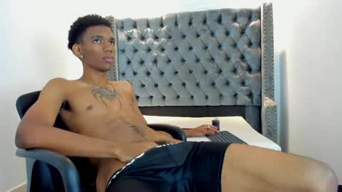 Snapshot of nero_reyd chatting on May 5, 7:33 pm Nero online show from May 5, 7:33 pm