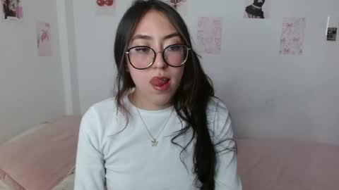 Snapshot of nessaa_ chatting on July 2, 3:23 am Nessa online show from July 2, 3:23 am