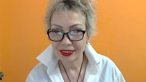 NessyJenixs online show from March 7, 6:00 pm