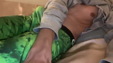 Snapshot of netflixchillin20 chatting on December 4, 10:46 am alpha online show from December 4, 10:46 am