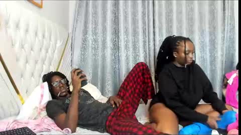 netfux_and_chill online show from June 17, 7:04 pm