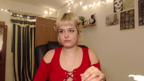 Snapshot of neurotic_witch chatting on March 1, 8:56 am Mar online show from March 1, 8:56 am