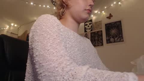 Snapshot of neurotic_witch chatting on March 7, 10:24 am Mar online show from March 7, 10:24 am