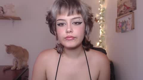 Snapshot of neurotic_witch chatting on September 10, 7:25 pm Mar online show from September 10, 7:25 pm