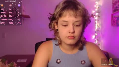 Snapshot of neurotic_witch chatting on September 16, 11:06 pm Mar online show from September 16, 11:06 pm