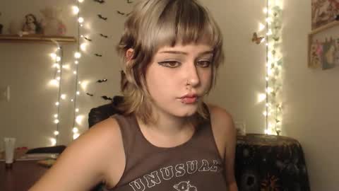 Snapshot of neurotic_witch chatting on September 24, 5:44 am Mar online show from September 24, 5:44 am