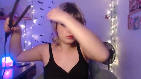 Snapshot of neurotic_witch chatting on September 26, 7:45 am Mar online show from September 26, 7:45 am