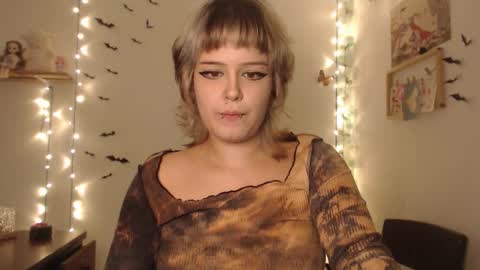 Snapshot of neurotic_witch chatting on September 30, 6:51 am Mar online show from September 30, 6:51 am