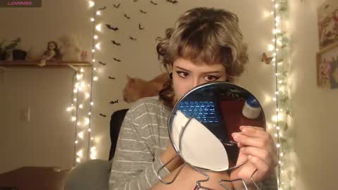 Snapshot of neurotic_witch chatting on October 10, 10:36 am Mar online show from October 10, 10:36 am