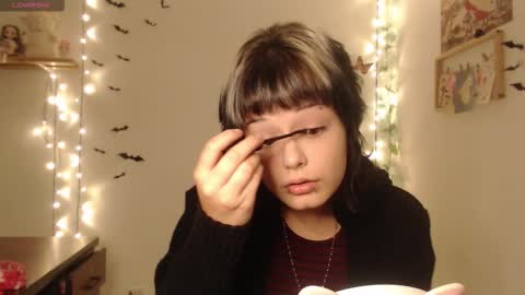 Snapshot of neurotic_witch chatting on October 16, 7:53 am Mar online show from October 16, 7:53 am