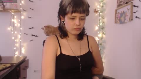 Snapshot of neurotic_witch chatting on October 16, 7:59 pm Mar online show from October 16, 7:59 pm