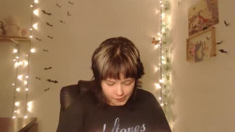 Snapshot of neurotic_witch chatting on October 26, 7:36 am Mar online show from October 26, 7:36 am